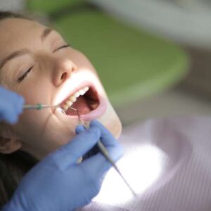 empaste dental en Almería - Dentista en Almería